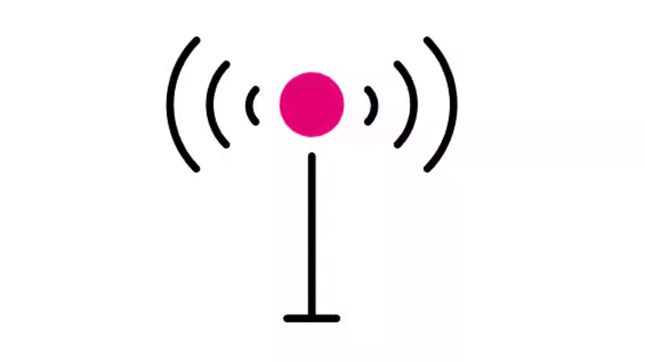 Torre que emite una señal.