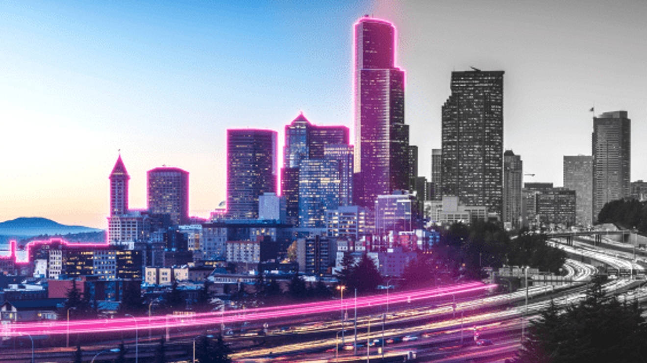 Horizonte de la ciudad de Seattle brillando parcialmente en color magenta.