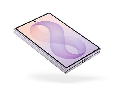 Vista frontal del Galaxy Z Fold8, que es liviano y de bolsillo.