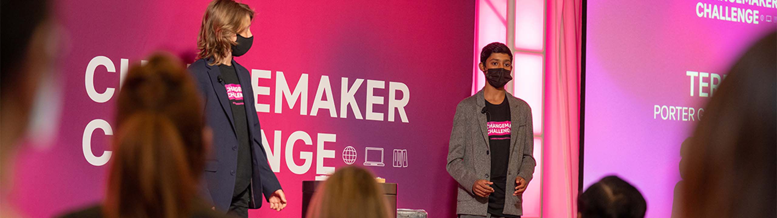 Los estudiantes de Changemaker llegan a la sede de T-Mobile