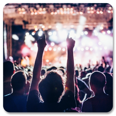 Un concierta en la parte trasera del evento.