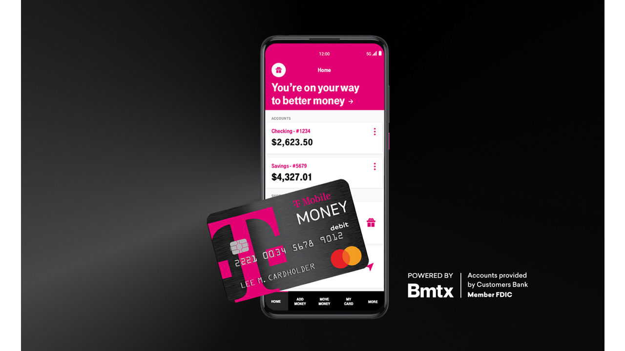 Tarjeta T-Mobile MONEY y teléfono que muestra la interfaz de usuario de la app T-Mobile MONEY. Con el respaldo de BMTX. Cuentas provistas por Customers Bank. Miembro de FDIC.