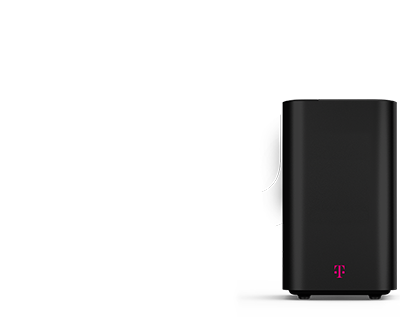 Un gateway 5G negro de T-Mobile flota sobre un fondo magenta. Forty dollars a month with any voice line.