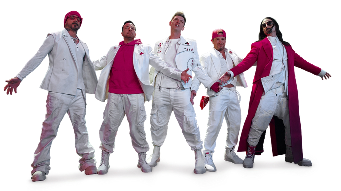 AJ McLean, Howie Dorough, Nick Carter, Brian Littrell y Kevin Richardson, de los Backstreet Boys, sobre un fondo magenta con confeti.