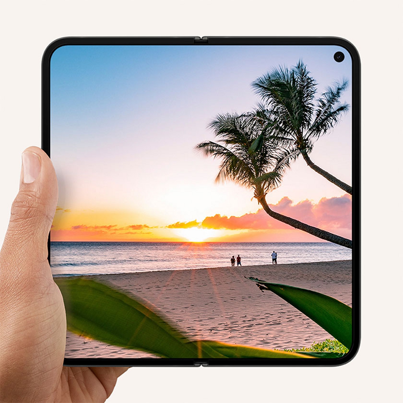 Foto mostrando ambas pantallas del Google Pixel 9 Pro Fold