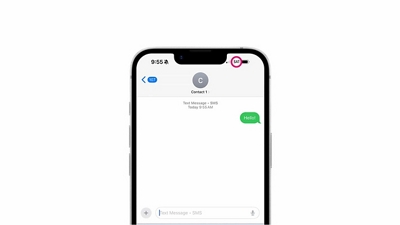 Un iPhone abierto en un chat de texto; un círculo magenta indica el ícono "conectado a T-Satellite".