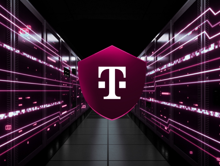 Logo de Scam Shield sobre un centro de datos