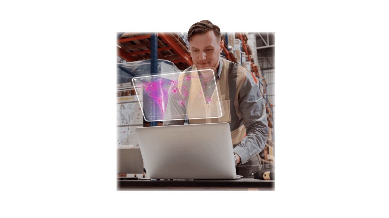 Un empleado de un almacén revisa ubicaciones rastreadas en un mapa del mundo desde su laptop.