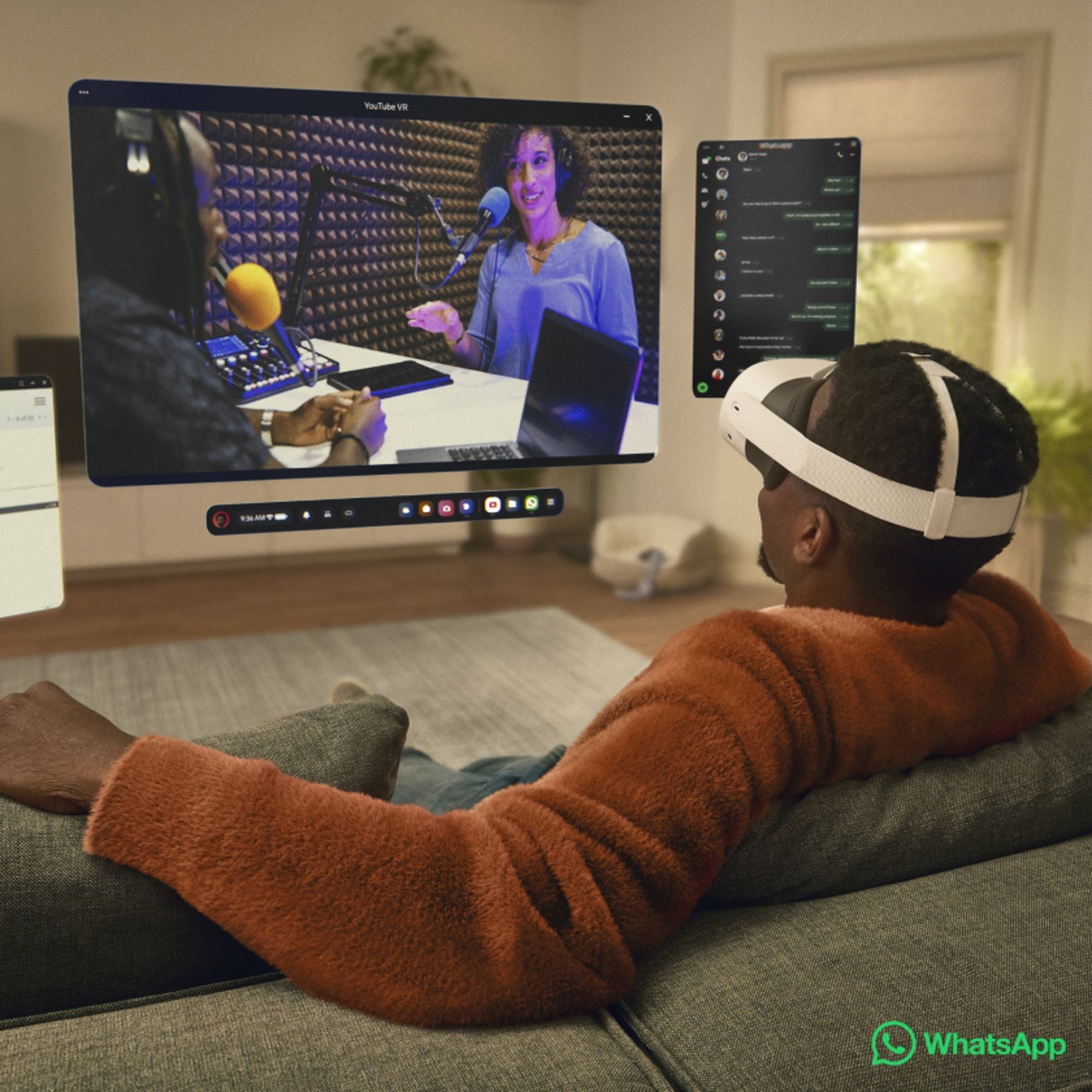 Persona usando el Meta Quest 3S con 2 pantallas con el fin de realizar varias tareas a la vez