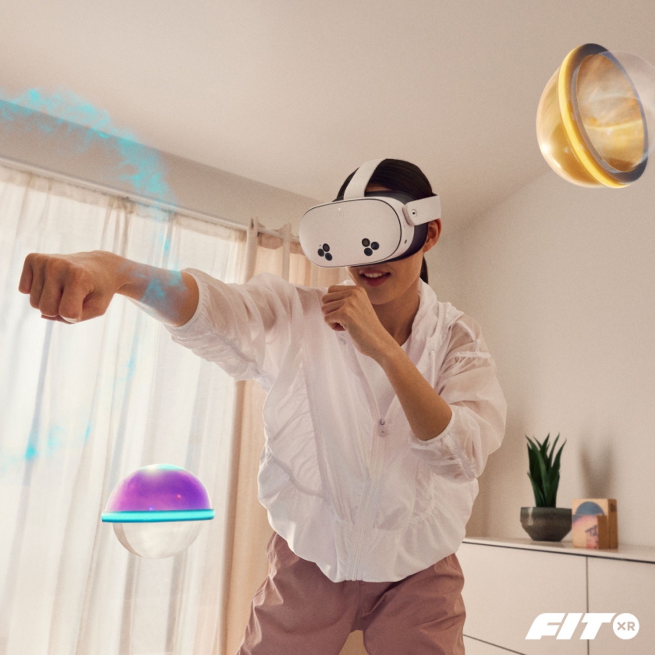 Persona usando Meta Quest 3 para entrenamiento de boxeo.