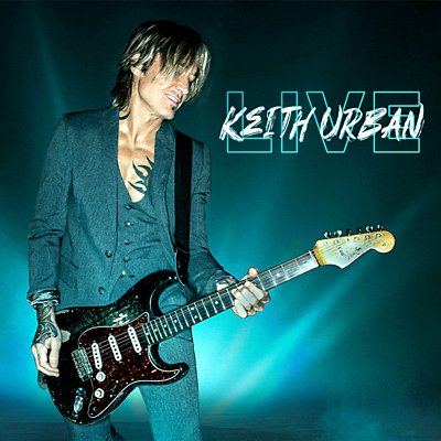 Keith Urban toca la guitarra eléctrica con rayos de luz azul detrás.