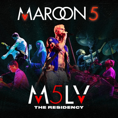 Miembros de Maroon 5 cantan y tocan instrumentos en el escenario.