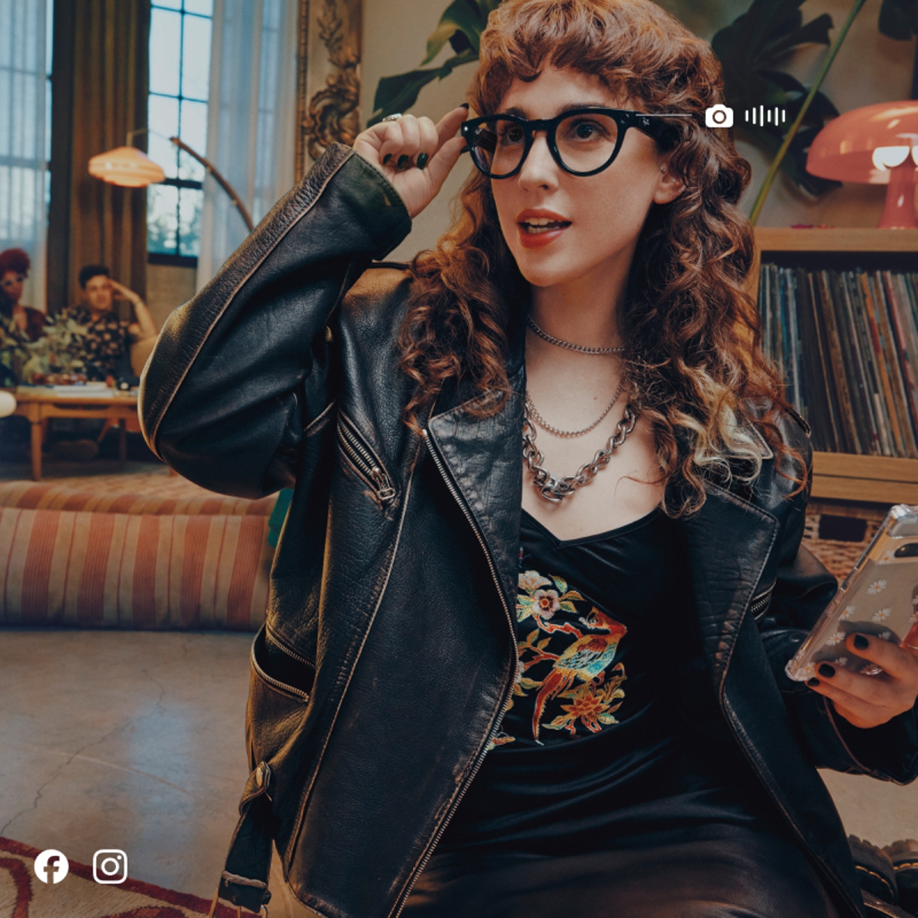 Persona con gafas Ray-Ban Meta tomando una foto