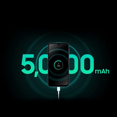 Un dispositivo A15 en proceso de carga sobre el texto verde brillante 5,000 mAh.