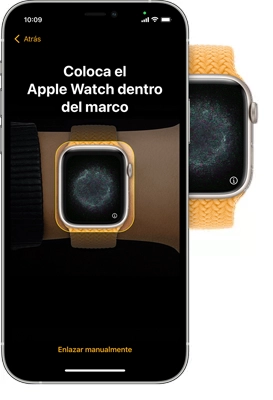 Un iPhone con el mensaje "Position Apple Watch in the Frame". El iPhone está enfrente de un Apple Watch.