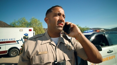 Alguacil al teléfono