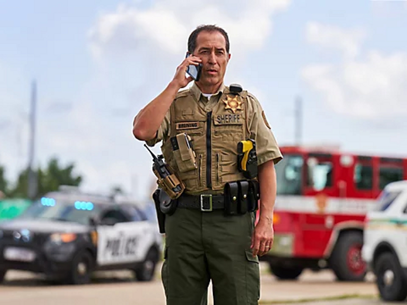 Alguacil al teléfono