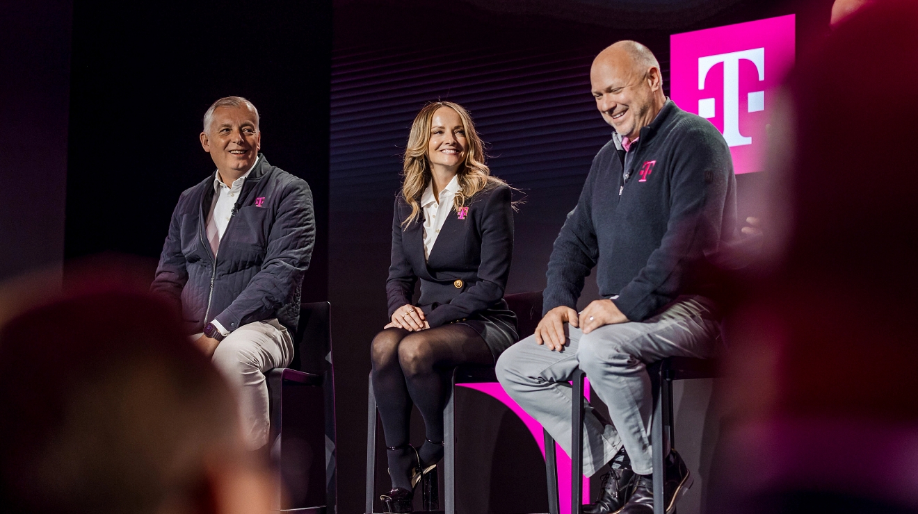 Un grupo de ejecutivos de T-Mobile en una presentación